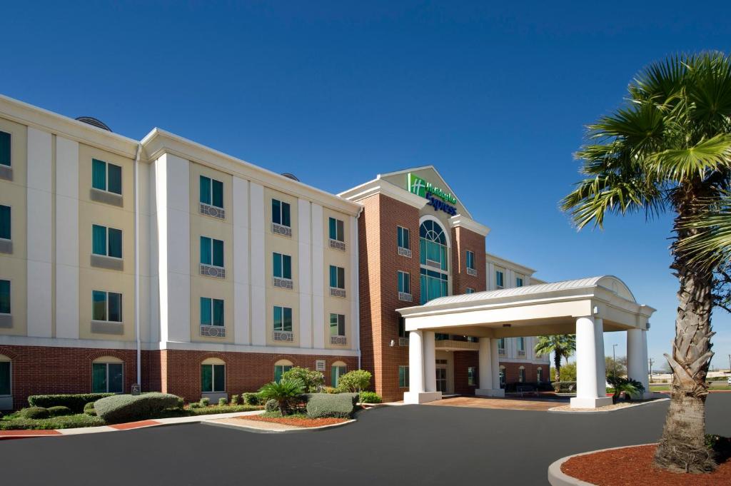 Holiday Inn Express & Suites San Antonio West Sea World Area an IHG Hotel Main image 2